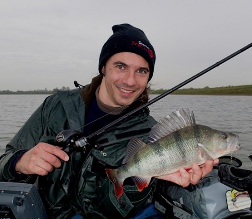 Half water snoekbaars