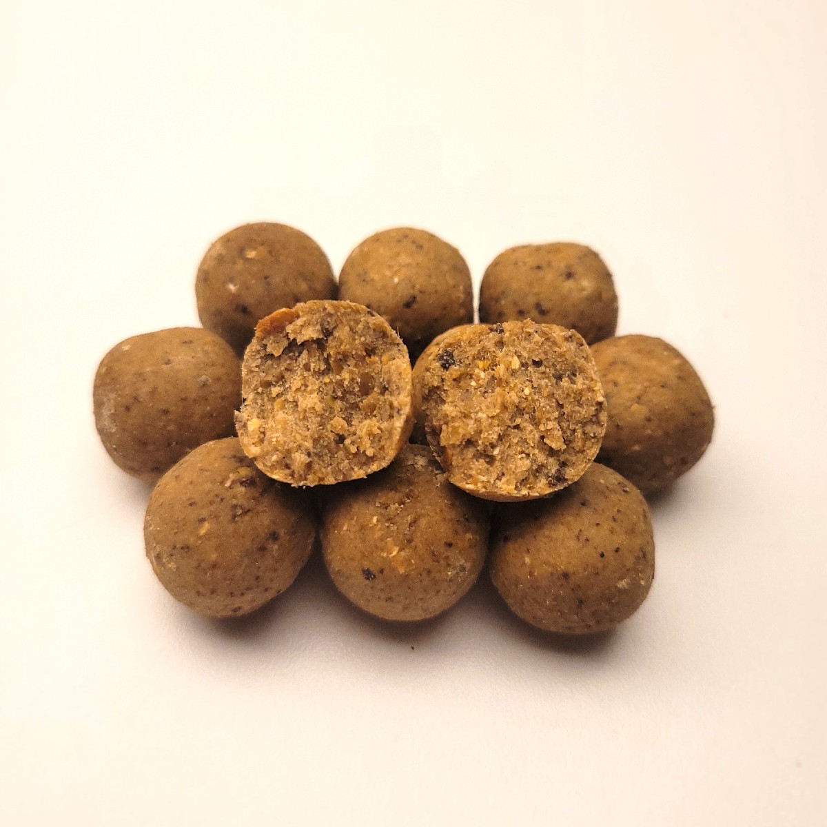 MTC Baits Fish 'n Garlic Boilies 24mm 5kg MTC Baits Fish 'n Garlic Boilies 24mm 5kg